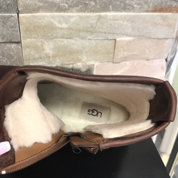 UGG Men's Kennen Chelsea Boot - Picture 8 of 10